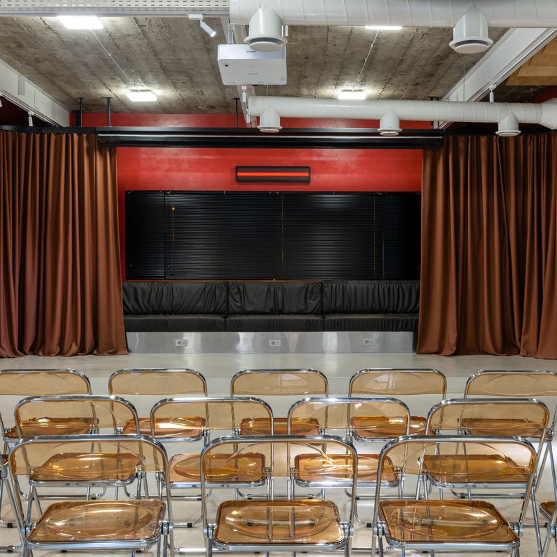 AI9 interior